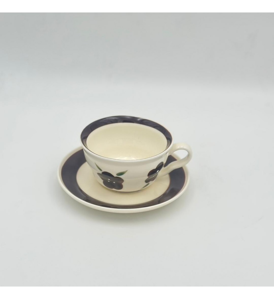 فنجان شاي سيراميكي أنيق بتصميم فريد فنجان شاي سيراميكي أنيق بتصميم فريد