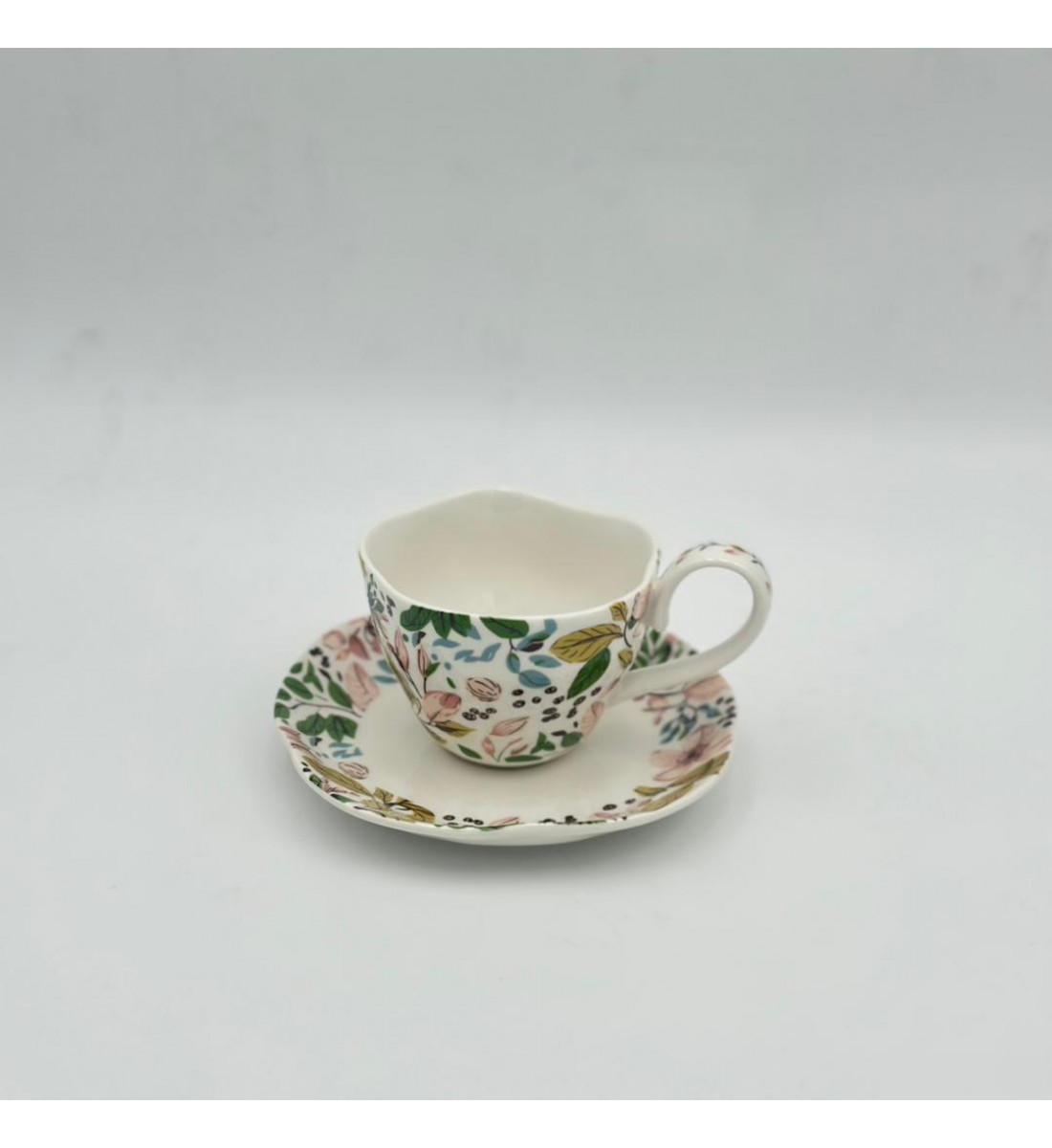 فنجان شاي سيراميكي أنيق بتصميم فريد فنجان شاي سيراميكي أنيق بتصميم فريد