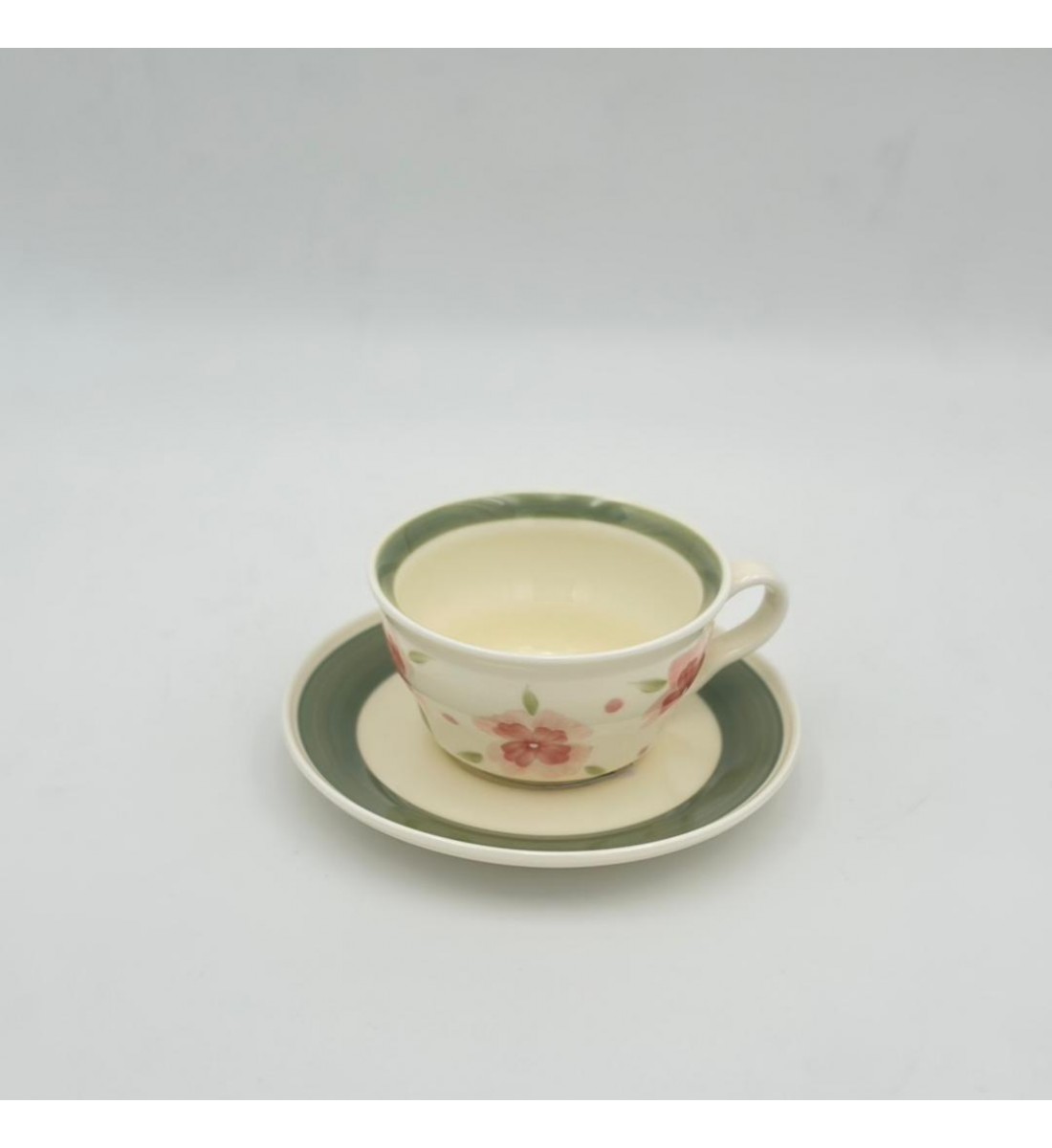 فنجان شاي سيراميكي أنيق بتصميم فريد فنجان شاي سيراميكي أنيق بتصميم فريد