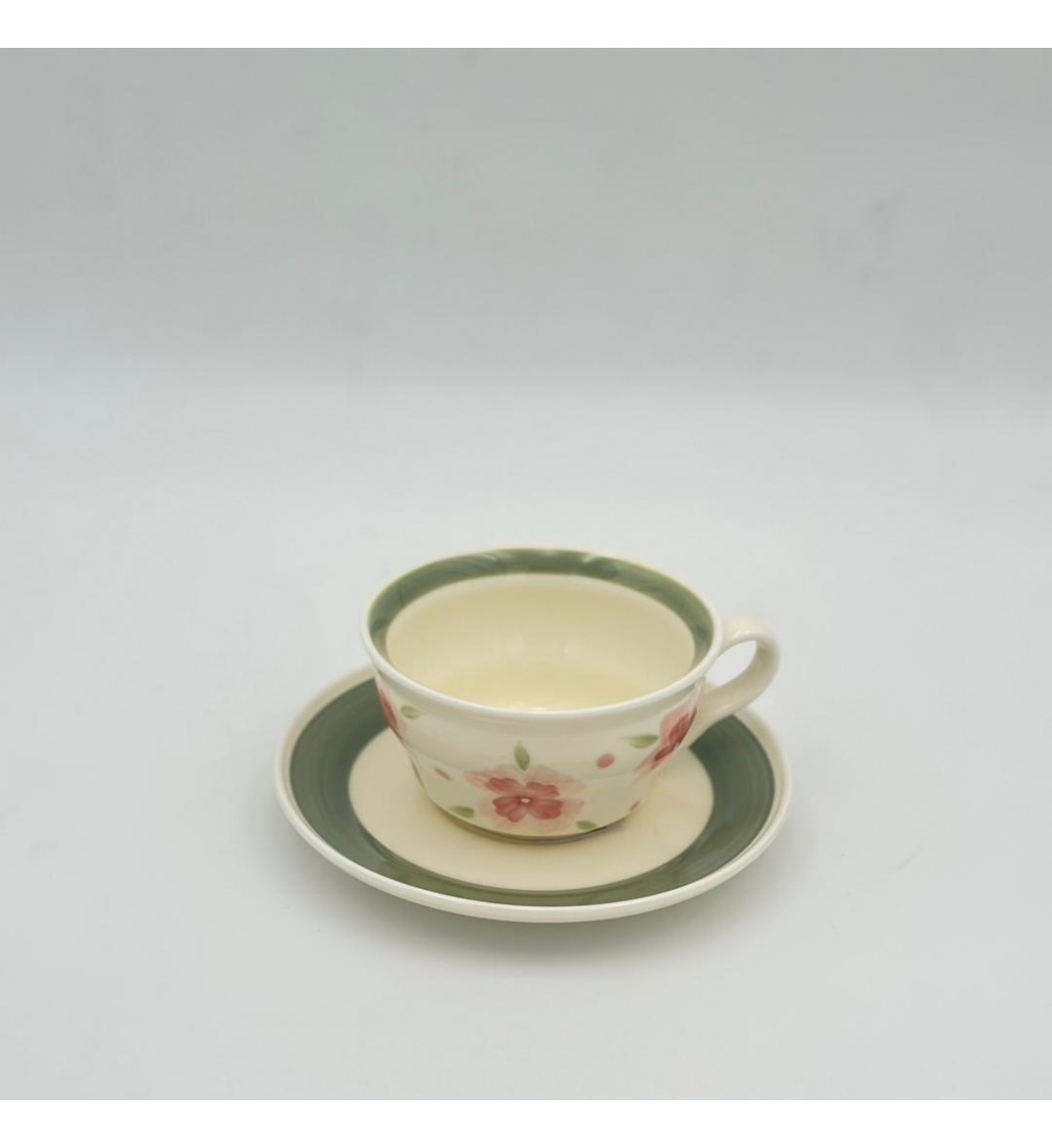 فنجان شاي سيراميكي أنيق بتصميم فريد فنجان شاي سيراميكي أنيق بتصميم فريد