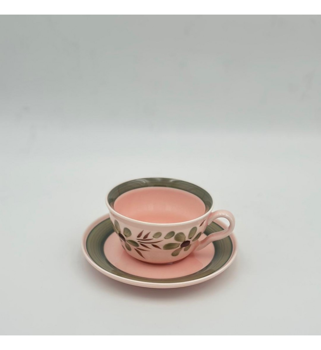 فنجان شاي سيراميكي أنيق بتصميم فريد فنجان شاي سيراميكي أنيق بتصميم فريد