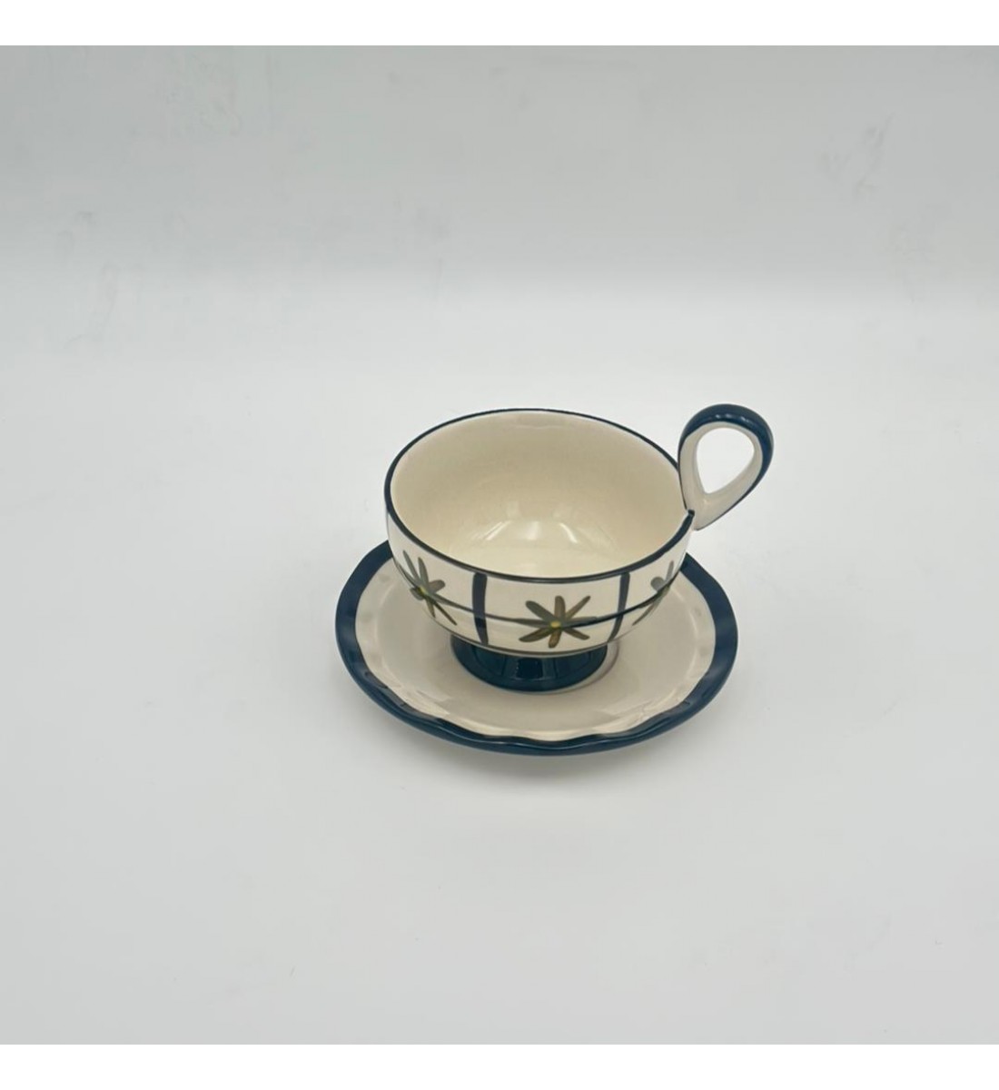 فنجان شاي سيراميكي أنيق بتصميم فريد فنجان شاي سيراميكي أنيق بتصميم فريد