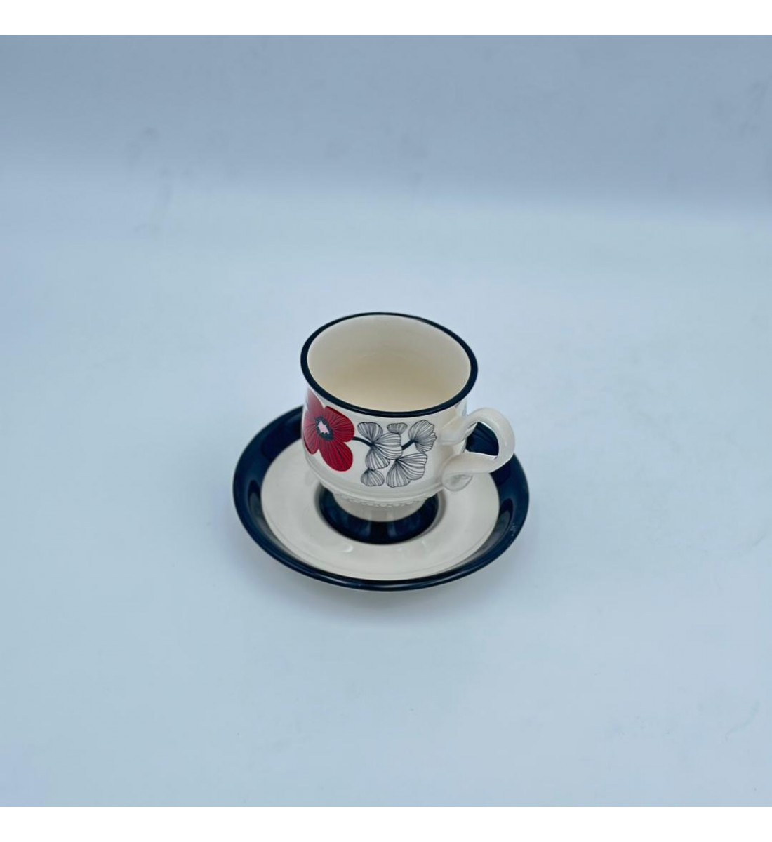 فنجان شاي سيراميكي أنيق بتصميم فريد فنجان شاي سيراميكي أنيق بتصميم فريد