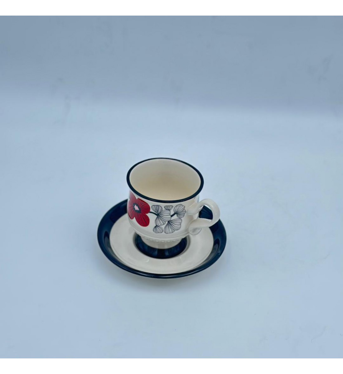 فنجان شاي سيراميكي أنيق بتصميم فريد فنجان شاي سيراميكي أنيق بتصميم فريد