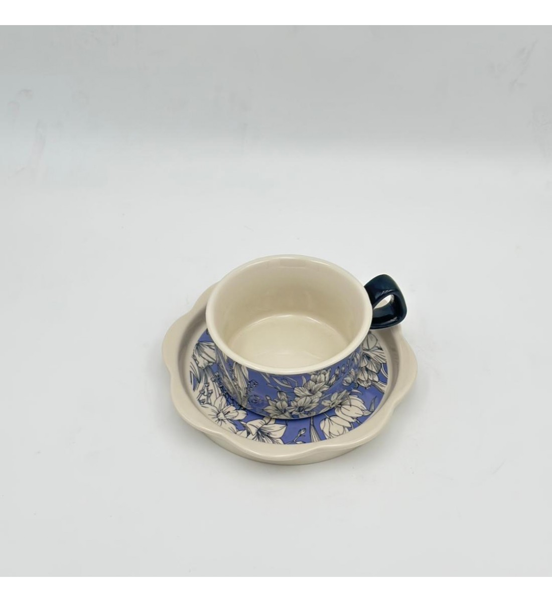 فنجان شاي سيراميكي أنيق بتصميم فريد فنجان شاي سيراميكي أنيق بتصميم فريد