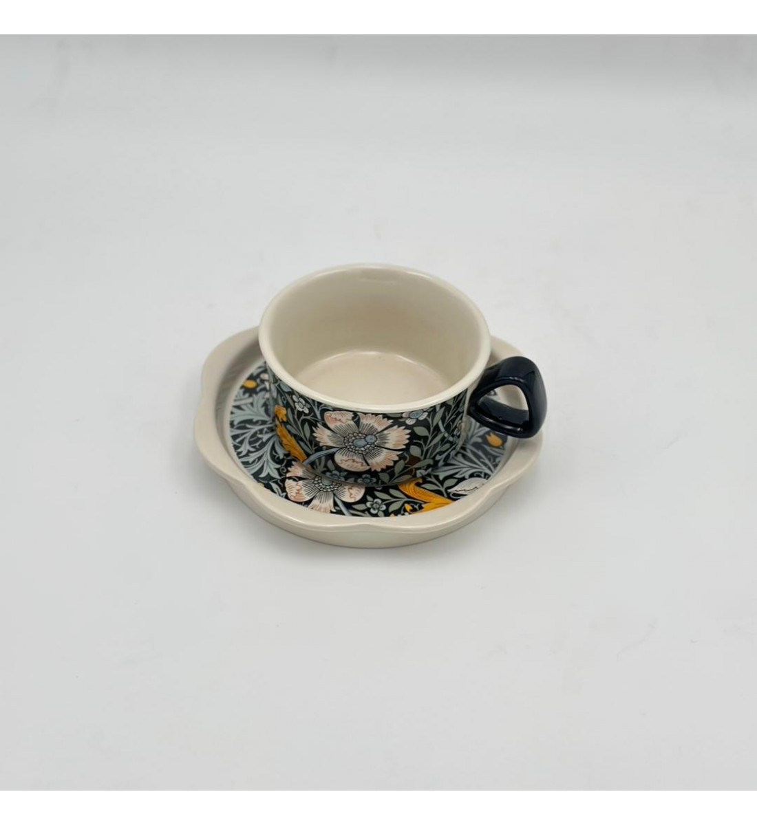 فنجان شاي سيراميكي أنيق بتصميم فريد فنجان شاي سيراميكي أنيق بتصميم فريد
