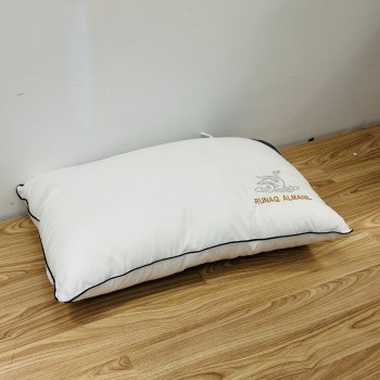 وسادة نوم فاخرة بلون أبيض ناصع، مصممة لتوفير راحة عالية ودعم ممتاز للرأس والرقبة50×75سم 