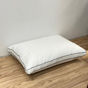 وسادة نوم فاخرة بلون أبيض ناصع، مصممة لتوفير راحة عالية ودعم ممتاز للرأس والرقبة50×75سم 