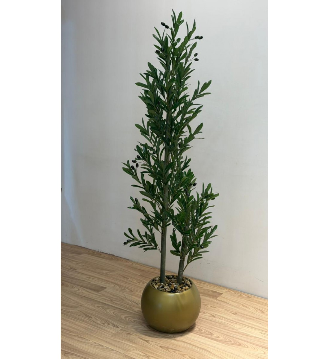 شجرة بمركن ذهبي زيتون ارتفاع 160سم ديكور اصطناعية بتصميم واقعي وأوراق خضراء كثيفة تضفي لمسة طبيعية ومنعشة على المكان. 2متر شجرة بمركن ذهبي زيتون ارتفاع 160سم ديكور اصطناعية بتصميم واقعي وأوراق خضراء كثيفة تضفي لمسة طبيعية ومنعشة على المكان. 2متر