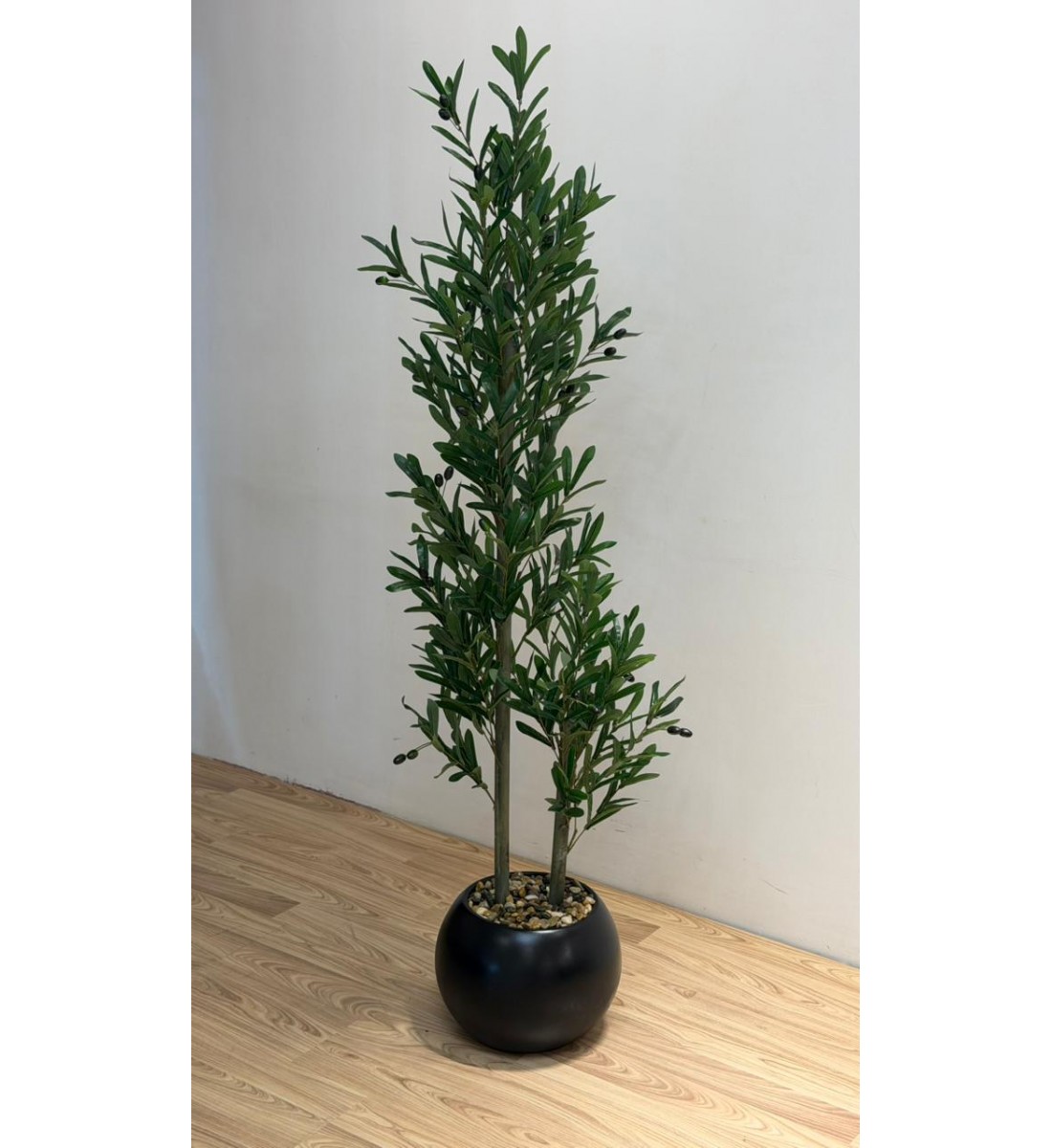 شجرة بمركن اسود زيتون ارتفاع 160سم ديكور اصطناعية بتصميم واقعي وأوراق خضراء كثيفة تضفي لمسة طبيعية ومنعشة على المكان. 2متر شجرة بمركن اسود زيتون ارتفاع 160سم ديكور اصطناعية بتصميم واقعي وأوراق خضراء كثيفة تضفي لمسة طبيعية ومنعشة على المكان. 2متر