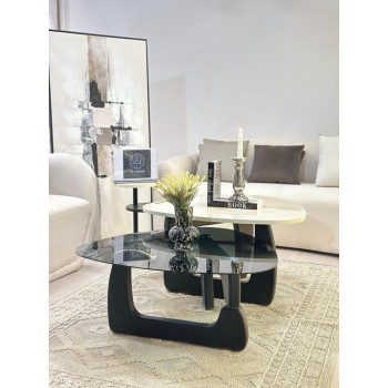 طاولتين قهوة سطح الطاولة الاولى بديل الرخام ترافنتينو ملمس ناعم والثانيه سطح زجاج قاعداتهما خشب لون اسود