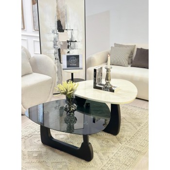 طاولتين قهوة سطح الطاولة الاولى بديل الرخام ترافنتينو ملمس ناعم والثانيه سطح زجاج قاعداتهما خشب لون اسود