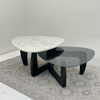 طاولتين قهوة سطح الطاولة الاولى بديل حجر ملمس خشن والثانيه سطح زجاج قاعداتهما خشب لون اسود