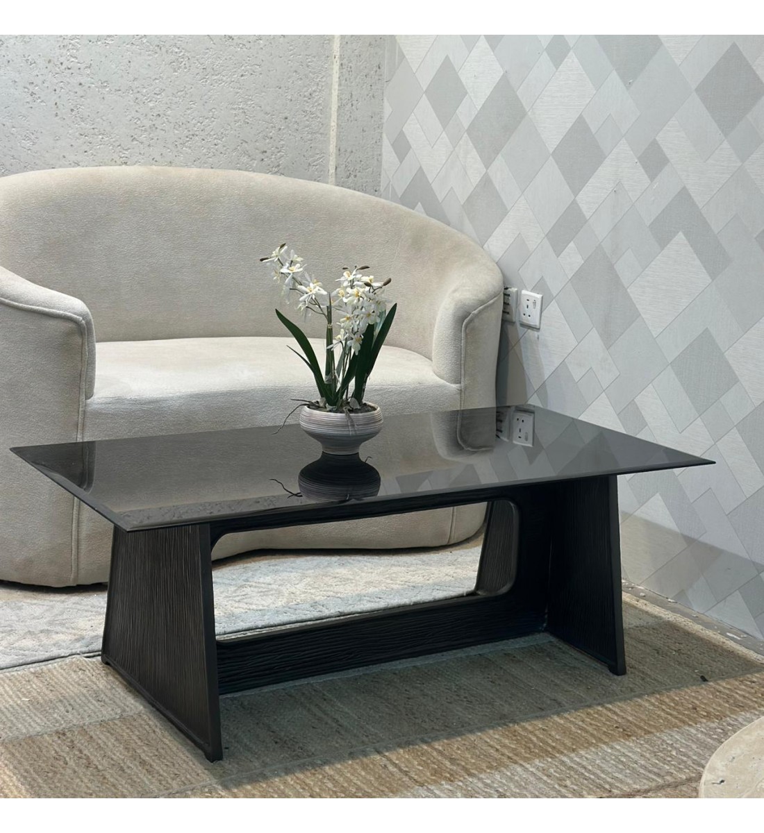 طاولة قهوة - سطح زجاج 120×60×43سم طاولة قهوة - سطح زجاج 120×60×43سم