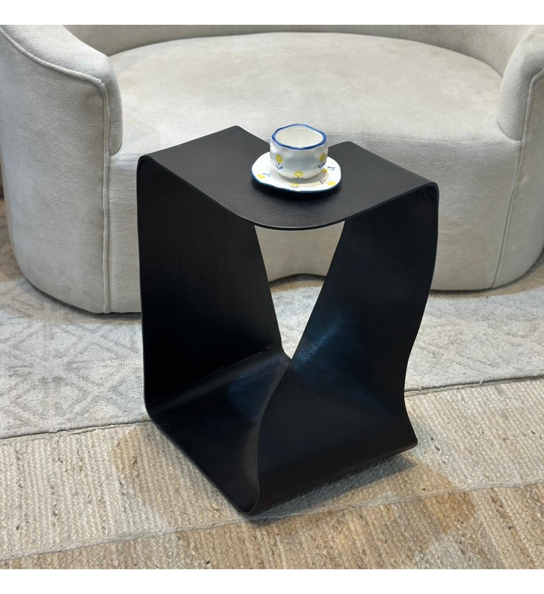 طاولة طاولة جانبية المنيوم اسود 34×36×63سم طاولة طاولة جانبية المنيوم اسود 34×36×63سم