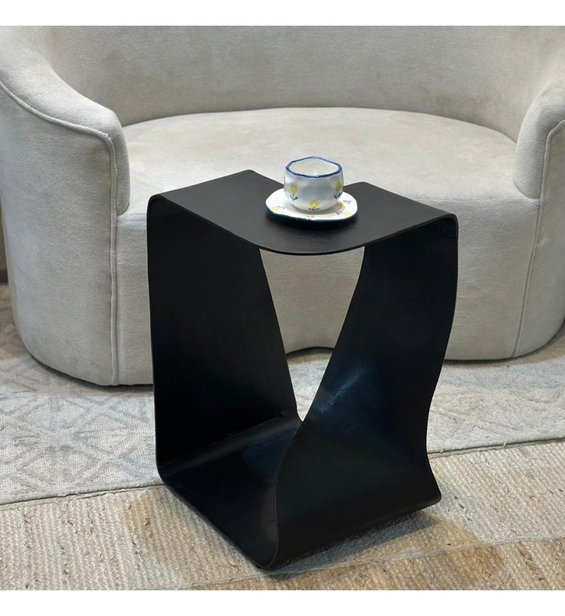 طاولة طاولة جانبية المنيوم اسود 34×36×63سم طاولة طاولة جانبية المنيوم اسود 34×36×63سم