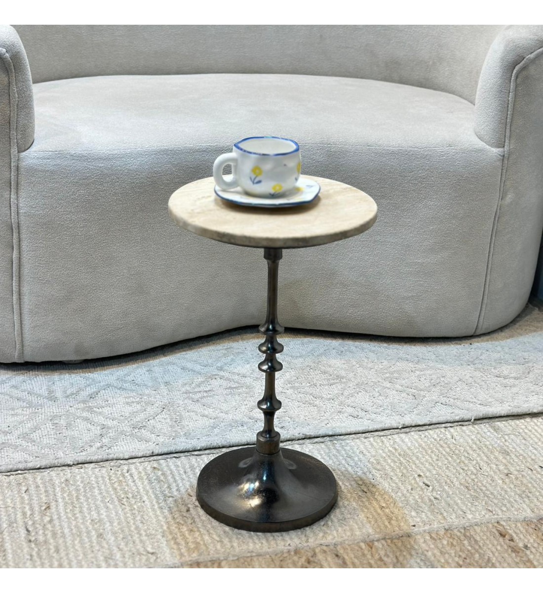 طاولة بسطح من الرخام الأصلي - روما من كافون 30×30×40سم طاولة بسطح من الرخام الأصلي - روما من كافون 30×30×40سم