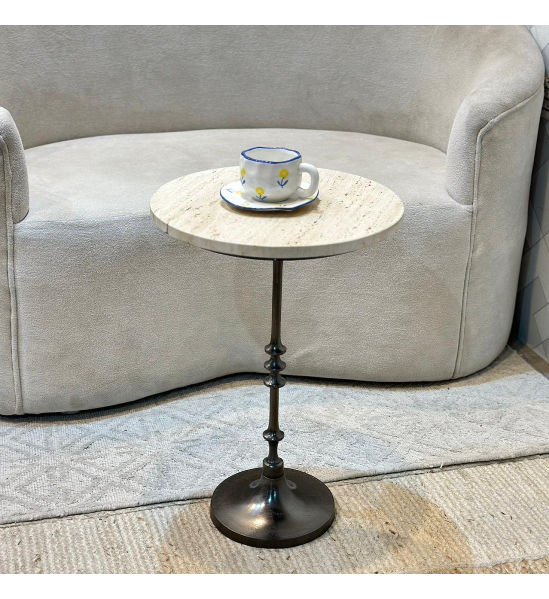 طاولة زينة بسطح رخام من لايف ستايل 40×40×59سم طاولة زينة بسطح رخام من لايف ستايل 40×40×59سم