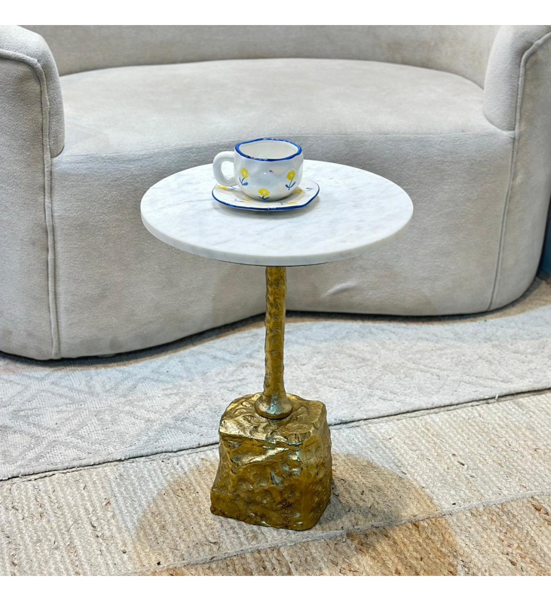 طاولة زينة بسطح رخام من لايف ستايل 40×40×50سم طاولة زينة بسطح رخام من لايف ستايل 40×40×50سم