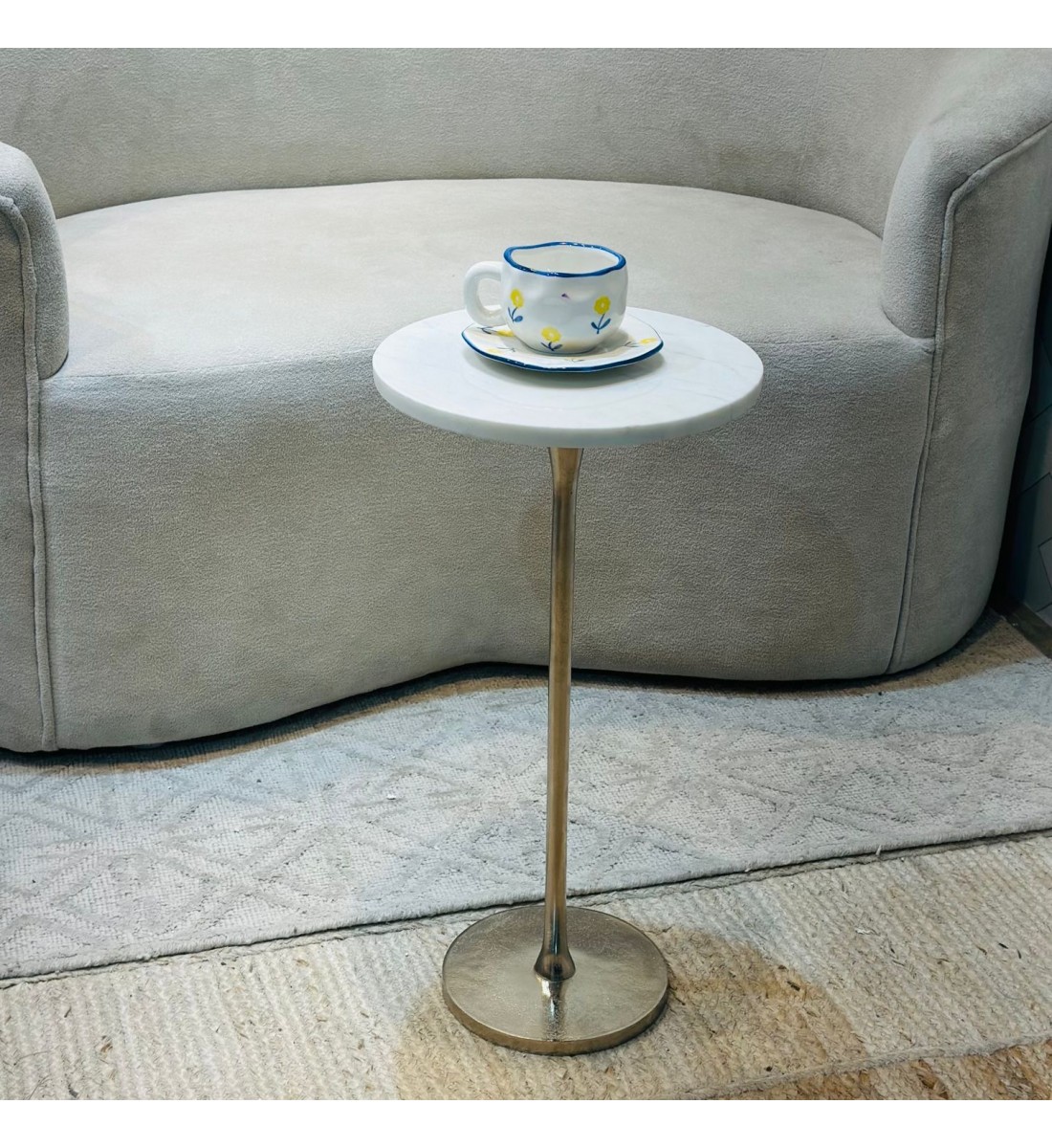 طاولة زينة بسطح رخام من لايف ستايل 30×30×59سم طاولة زينة بسطح رخام من لايف ستايل 30×30×59سم