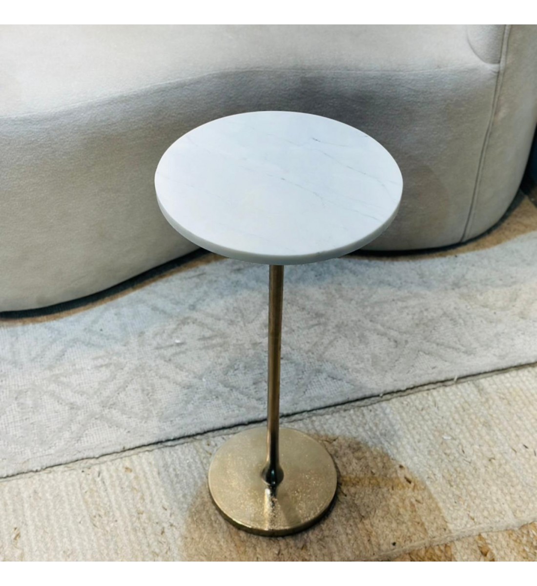 طاولة زينة بسطح رخام من لايف ستايل 30×30×59سم طاولة زينة بسطح رخام من لايف ستايل 30×30×59سم