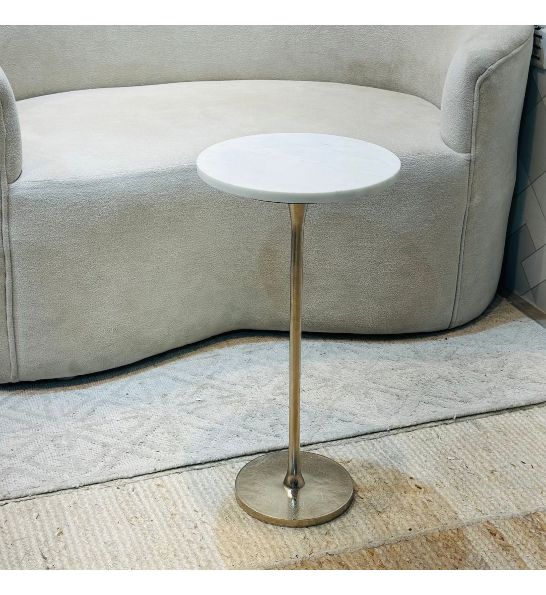 طاولة زينة بسطح رخام من لايف ستايل 30×30×59سم طاولة زينة بسطح رخام من لايف ستايل 30×30×59سم