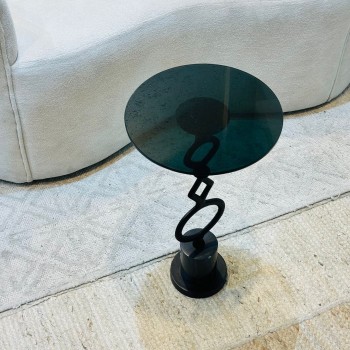 طاولة زينة بسطح زجاج تصميم انيق وجذاب 30×30×57سم طاولة زينة بسطح زجاج تصميم انيق وجذاب 30×30×57سم