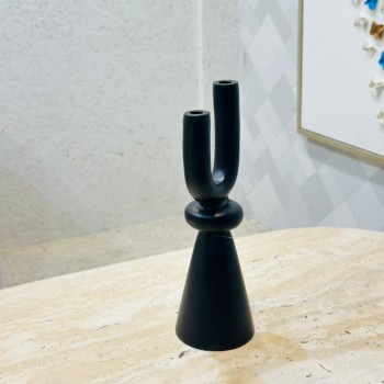 شمعدان اسود حديد تصميم انيق 32×4×4سم 