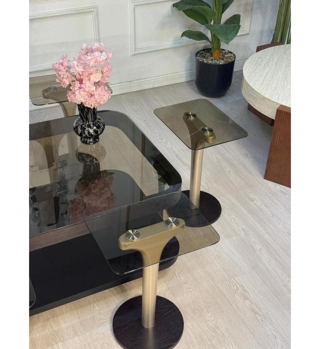 طقم طاولات تقديم 7 قطع سطح زجاج (منتج تفصيل ) طقم طاولات تقديم 7 قطع سطح زجاج (منتج تفصيل )