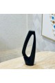 قطعة ديكورية عصرية بتصميم هندسي أنيق، مصنوعة باللون الأسود المطفي لتعكس البساطة والفخامة في آنٍ واحد46×17×6سم قطعة ديكورية عصرية بتصميم هندسي أنيق، مصنوعة باللون الأسود المطفي لتعكس البساطة والفخامة في آنٍ واحد46×17×6سم