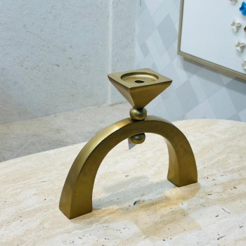 قطعة ديكورية عصرية بتصميم هندسي أنيق، مصنوعة باللون برونزي المطفي لتعكس البساطة والفخامة في آنٍ واحد33×38×5سم قطعة ديكورية عصرية بتصميم هندسي أنيق، مصنوعة باللون برونزي المطفي لتعكس البساطة والفخامة في آنٍ واحد33×38×5سم