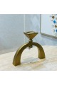 قطعة ديكورية عصرية بتصميم هندسي أنيق، مصنوعة باللون برونزي المطفي لتعكس البساطة والفخامة في آنٍ واحد33×38×5سم 