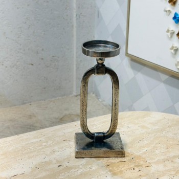 شمعدان فضي حديد تصميم انيق 36×11×11سم شمعدان فضي حديد تصميم انيق 36×11×11سم
