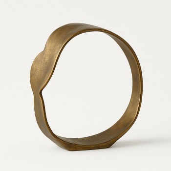 قطعة ديكور معدنية بتصميم دائري غير منتظم ولمسة فنية عصرية، مصنوعة من معدن بلون ذهبي معتّق يميل للبرونزي 23×23×6سم