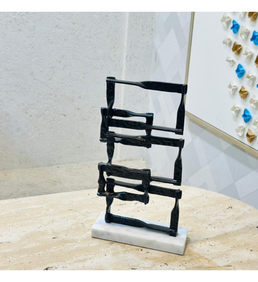  قطعة ديكور فنية عصرية بتصميم تجريدي أنيق، مصنوعة من معدن أسود بلمسة نهائية فاخرة43×24×10سم 