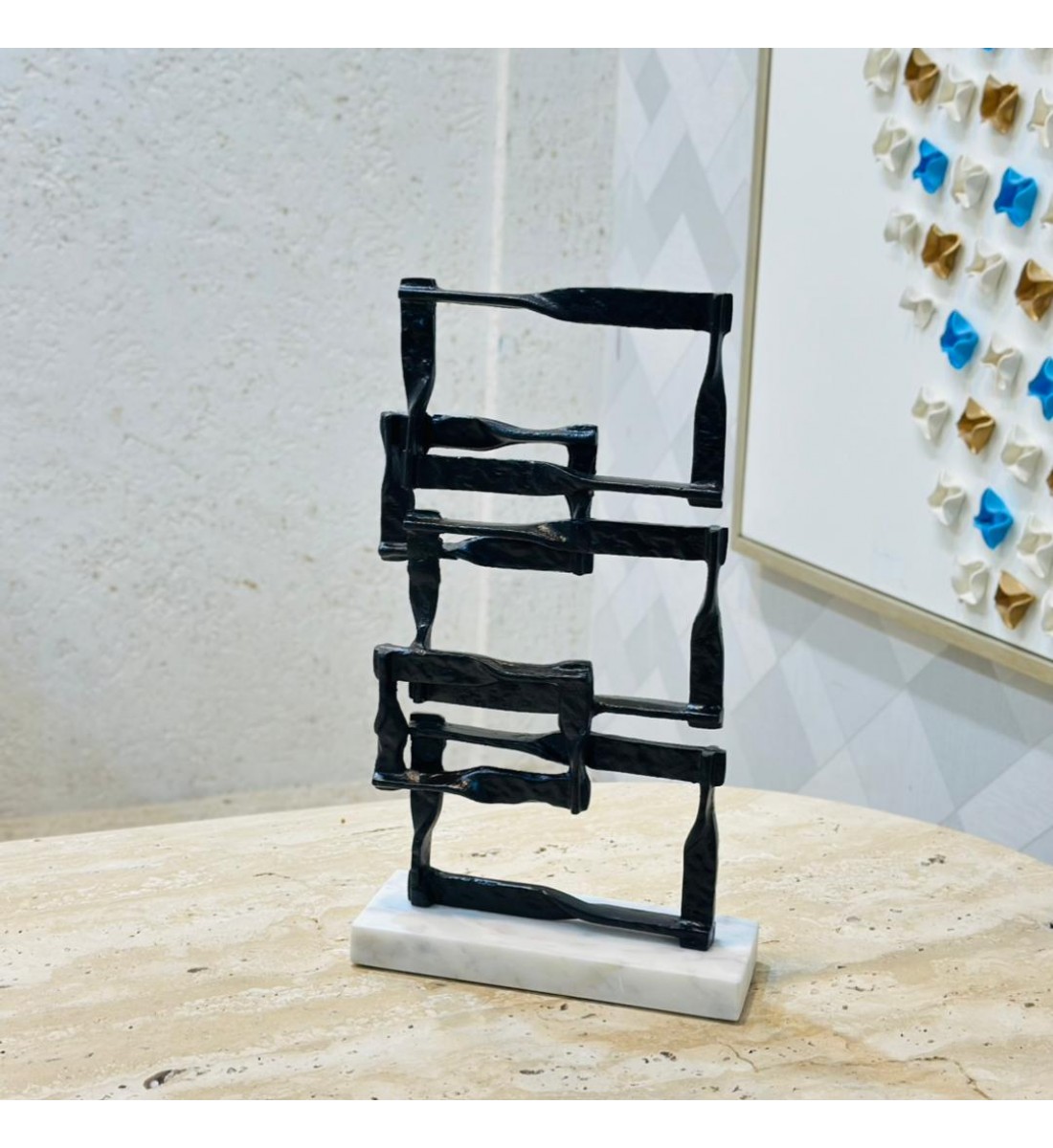  قطعة ديكور فنية عصرية بتصميم تجريدي أنيق، مصنوعة من معدن أسود بلمسة نهائية فاخرة43×24×10سم 