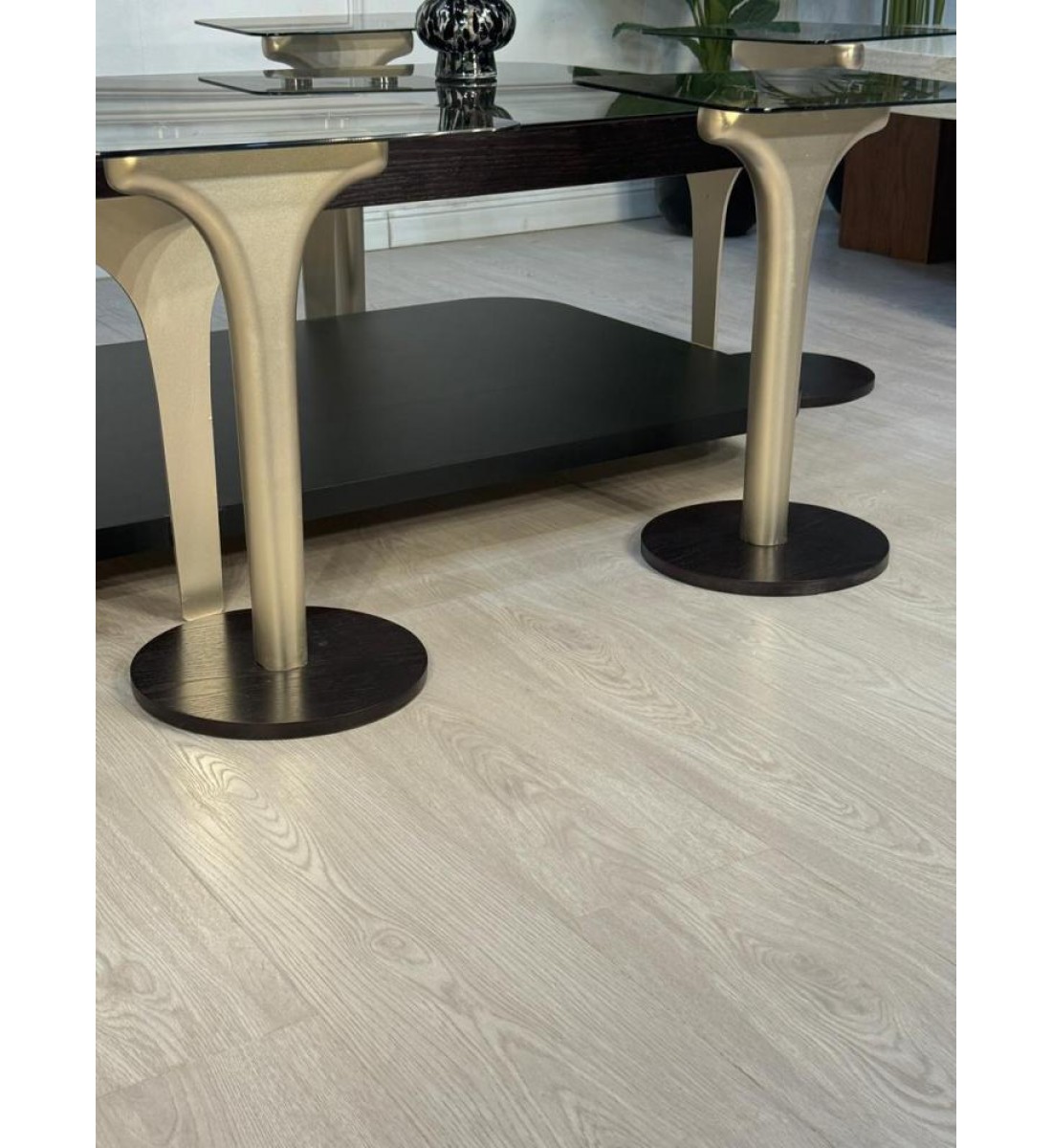 طقم طاولات تقديم 5قطع سطح زجاج (منتج تفصيل ) طقم طاولات تقديم 5قطع سطح زجاج (منتج تفصيل )