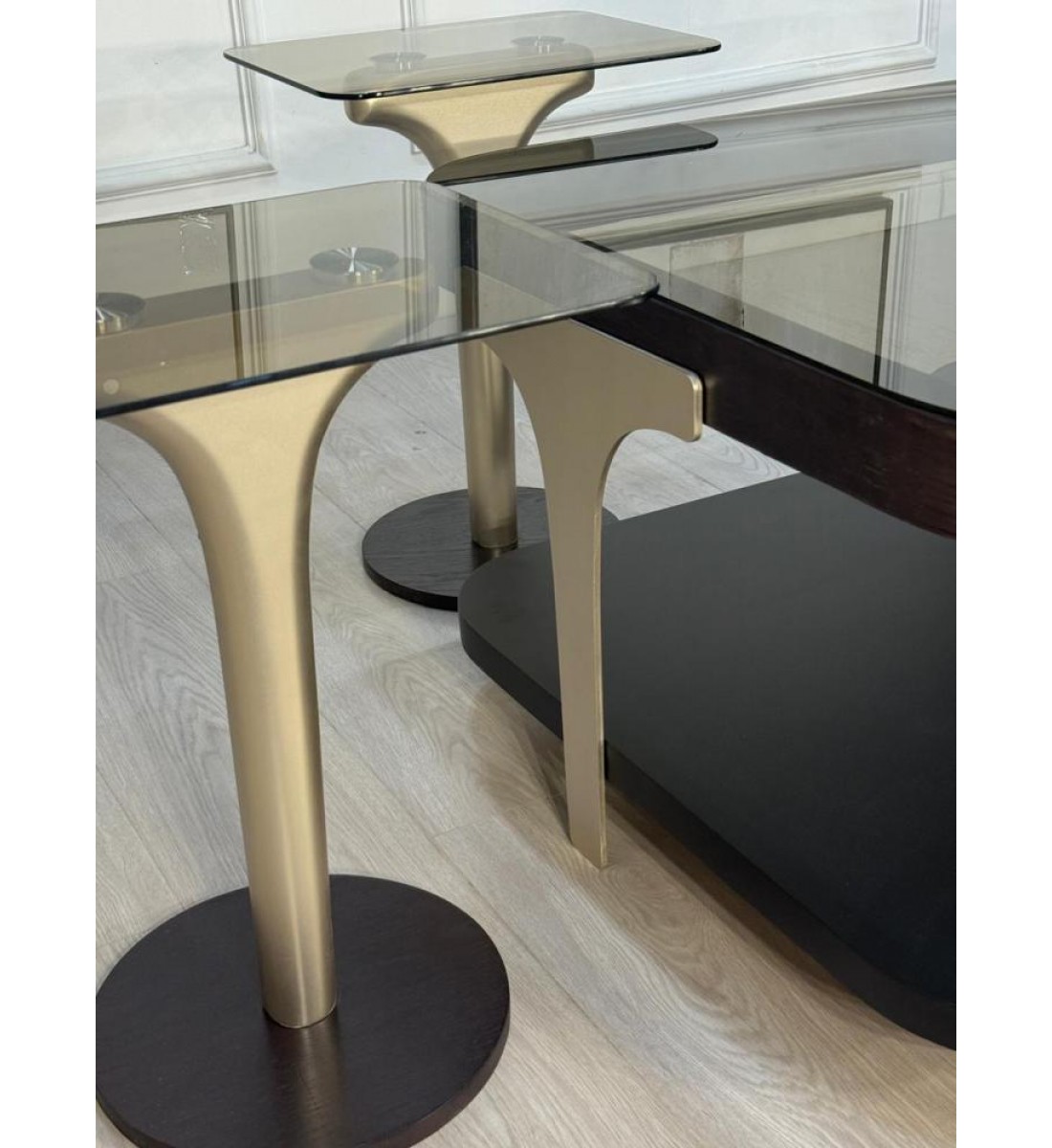 طقم طاولات تقديم 5قطع سطح زجاج (منتج تفصيل ) طقم طاولات تقديم 5قطع سطح زجاج (منتج تفصيل )