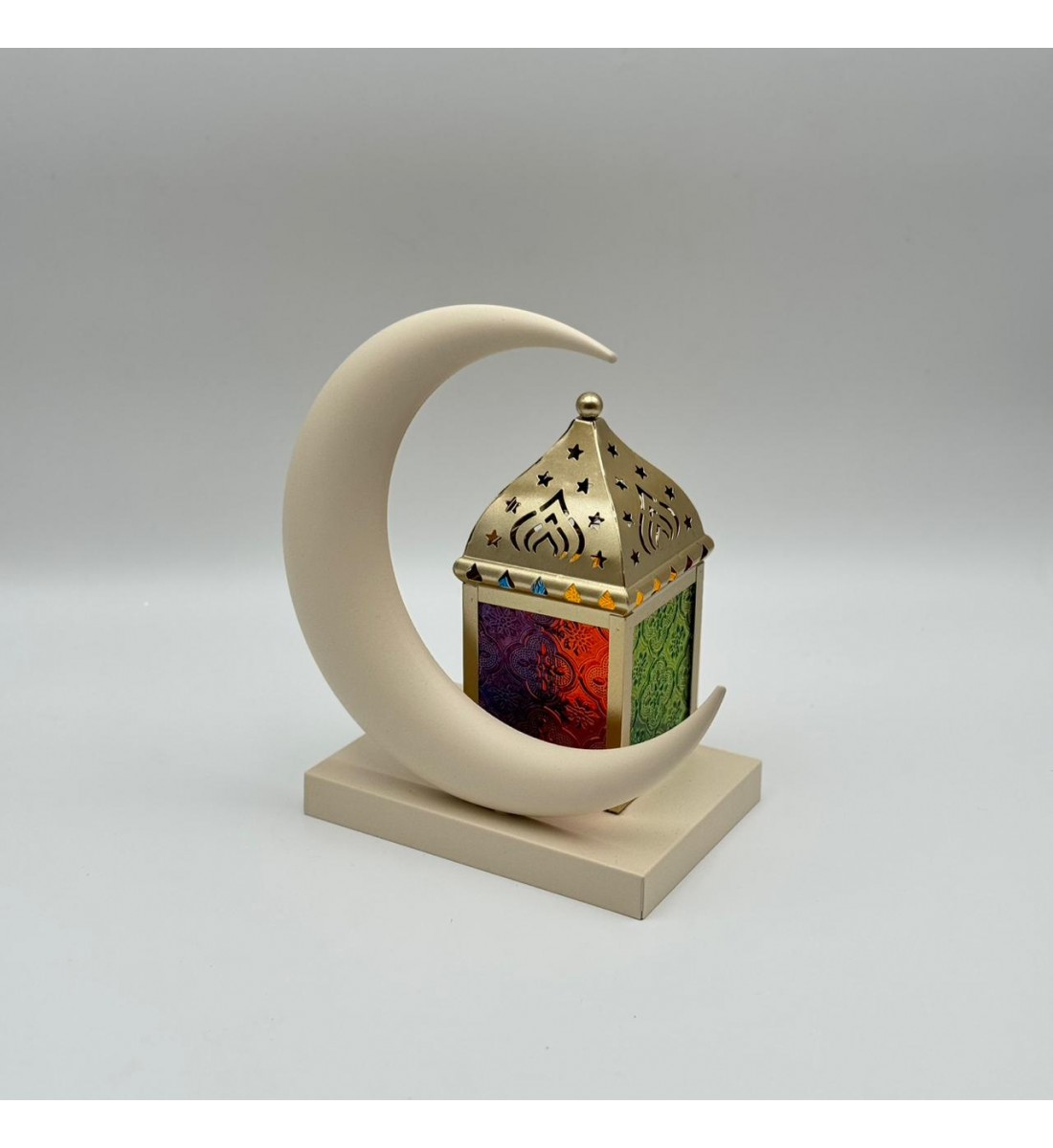 فانوس ديكوري أنيق بتصميم هلالي راقٍ يجمع بين الطابع الرمضاني الكلاسيكي واللمسة العصرية لون بيج 25×18×12سم فانوس ديكوري أنيق بتصميم هلالي راقٍ يجمع بين الطابع الرمضاني الكلاسيكي واللمسة العصرية لون بيج 25×18×12سم