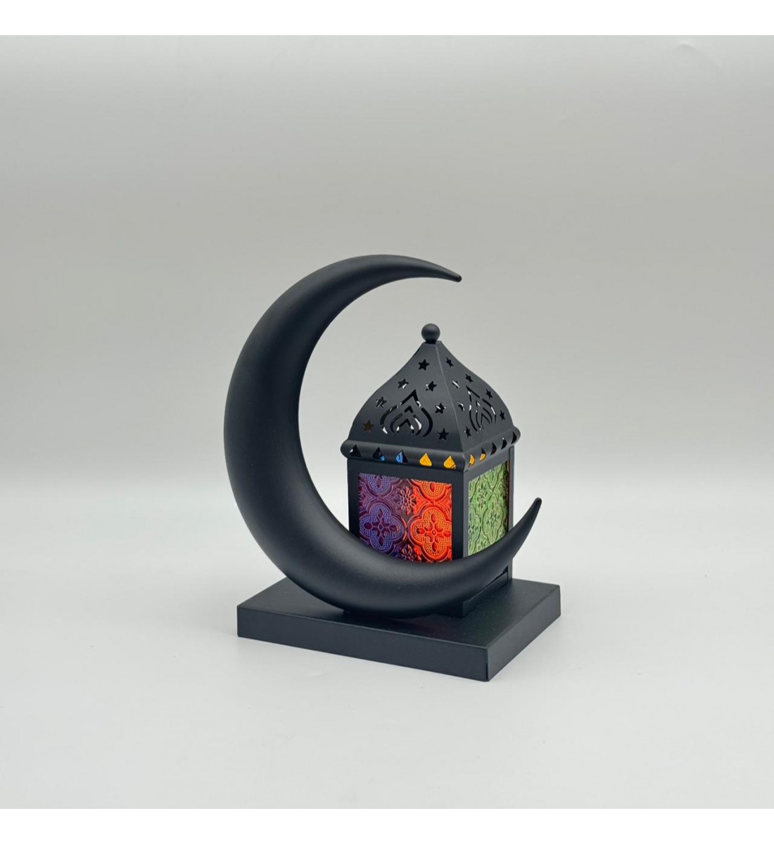 فانوس ديكوري أنيق بتصميم هلالي راقٍ يجمع بين الطابع الرمضاني الكلاسيكي واللمسة العصرية لون اسود 25×18×12سم 