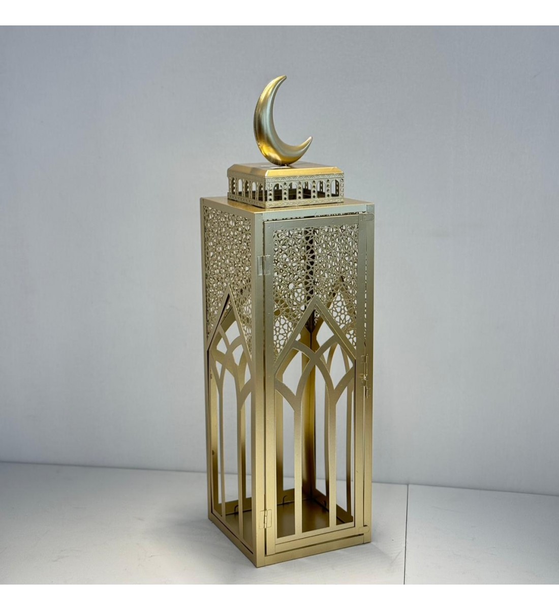  فانوس ديكوري فاخر بتصميم مستوحى من العمارة الإسلامية، مصنوع من معدن70×18×18سم