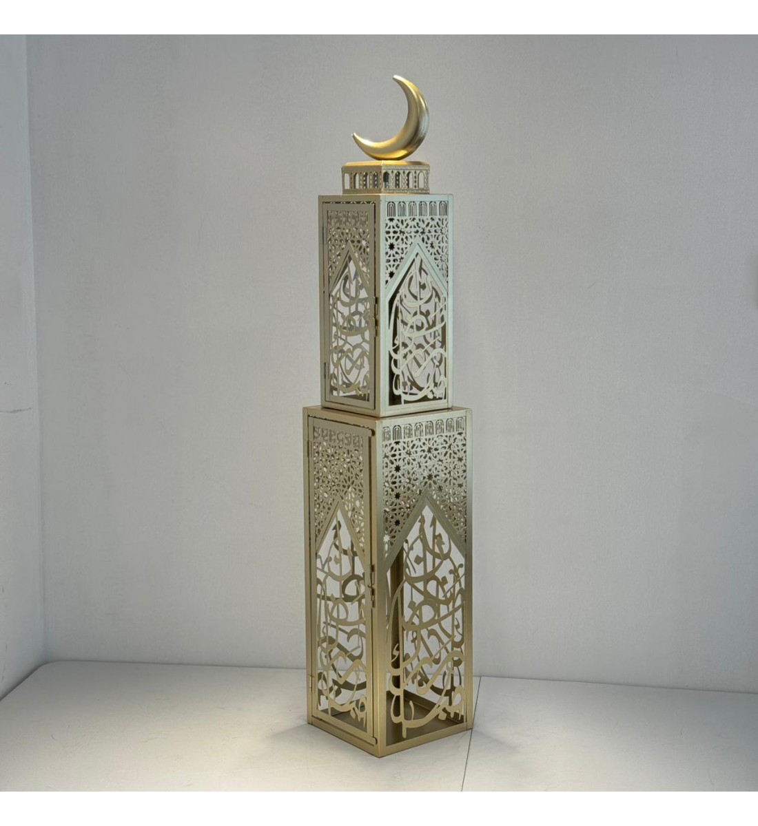  فانوس ديكوري فاخر بتصميم مستوحى من العمارة الإسلامية، مصنوع من معدن100×18×18سم 