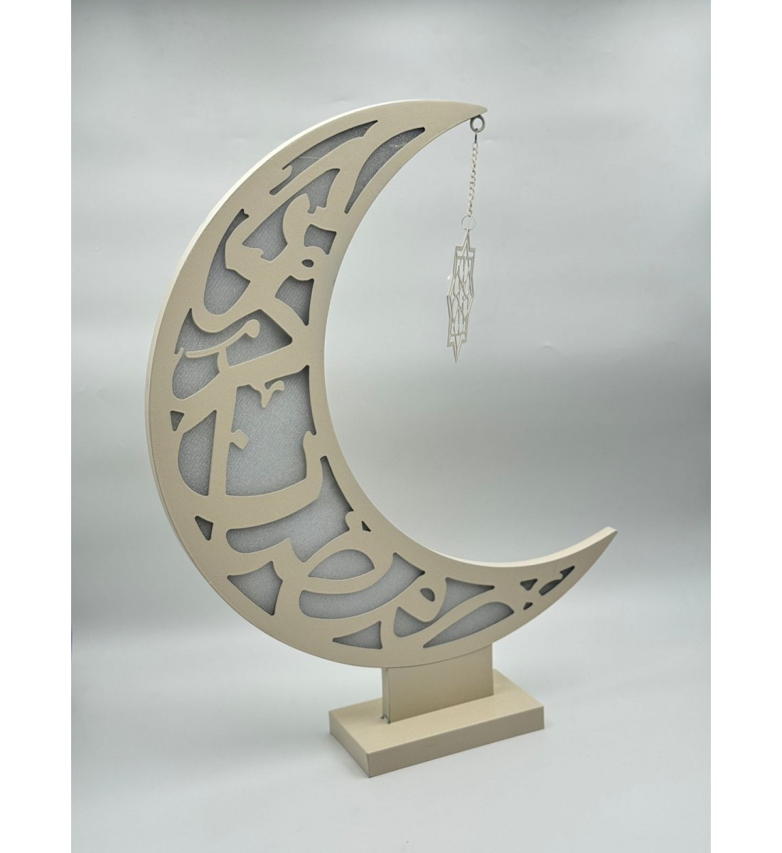 ديكور هلال رمضان بنقشة إسلامية مع نجمة معلّقة لون بيج  63×10×45سم 