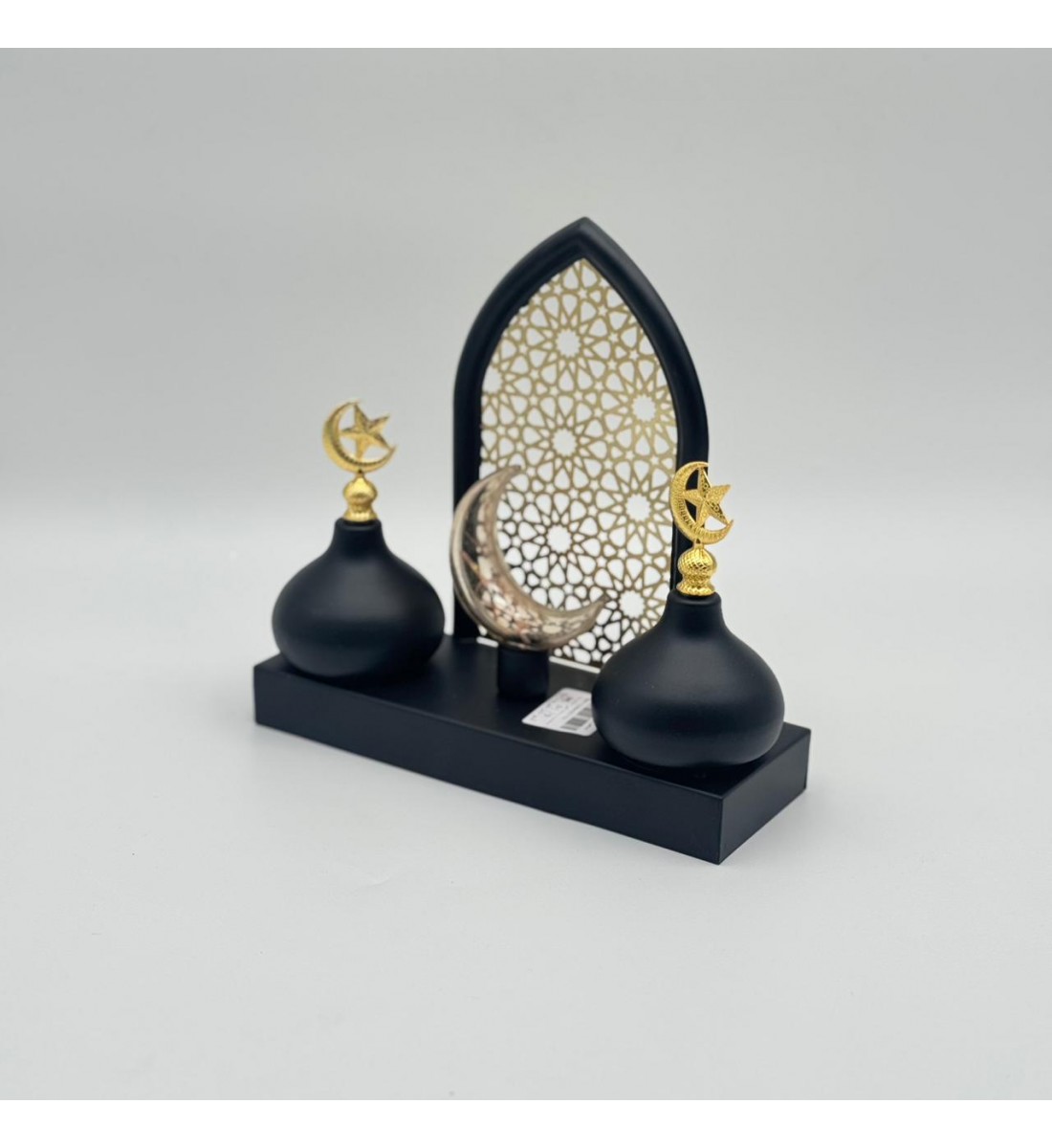 قطعة ديكورية أنيقة بتصميم إسلامي راقٍ تجمع بين الجمال والرمزية اسود 21×21×8سم 