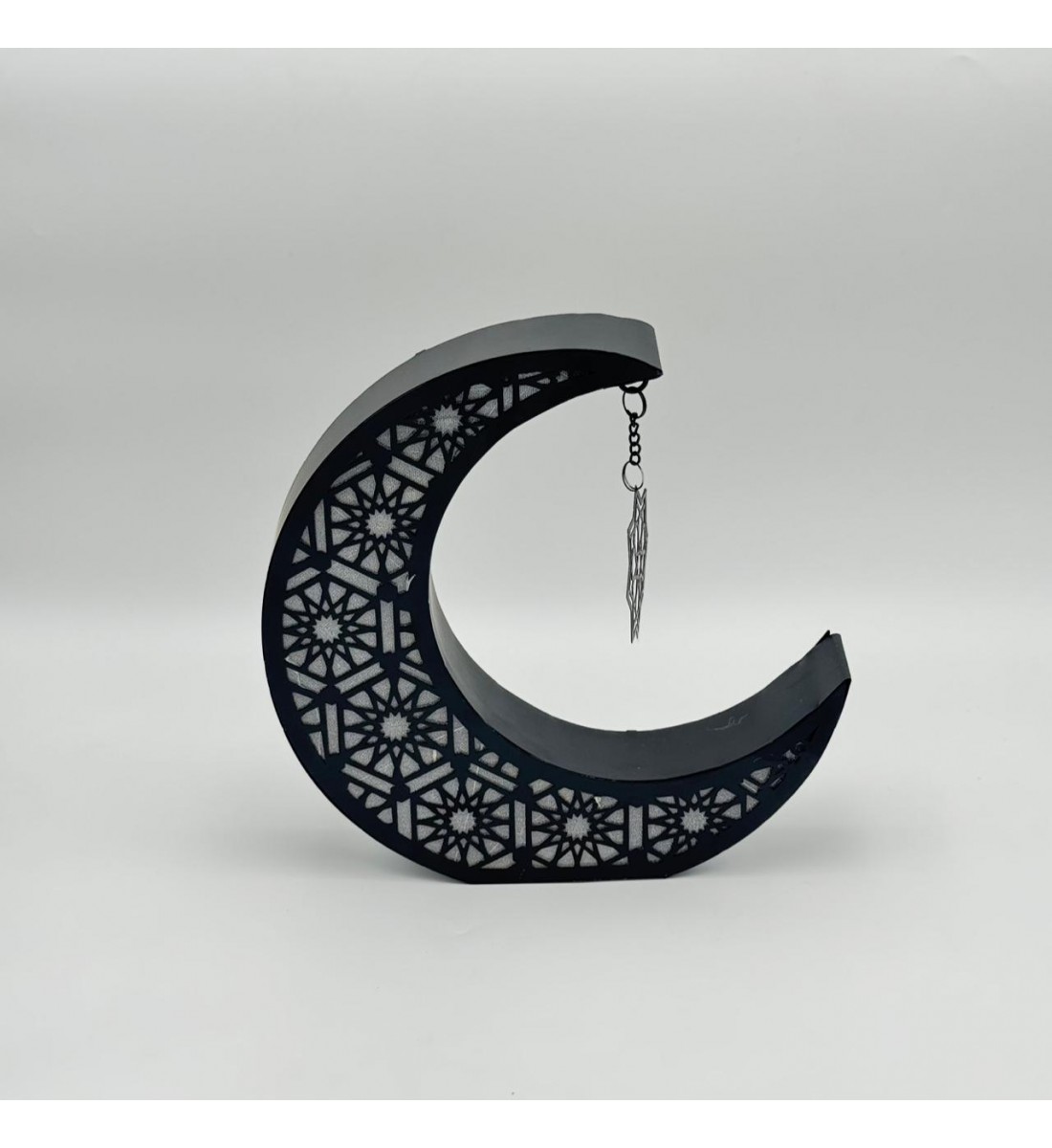 ديكور هلال رمضان بنقشة إسلامية مع نجمة معلّقة لون اسود 27×27×6سم 