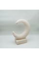 قطعة ديكور أنيقة بتصميم رمزي يجمع بين الهلال والنجمة، مصنوعة بلون أبيض ناعم 40×30×12سم 
