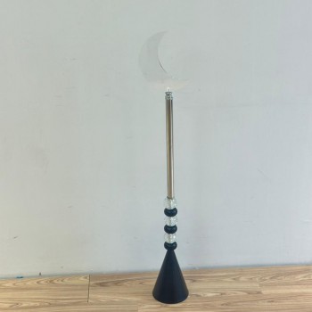 شمعدان ديكوري أنيق بتصميم عصري ابيض 102سم 