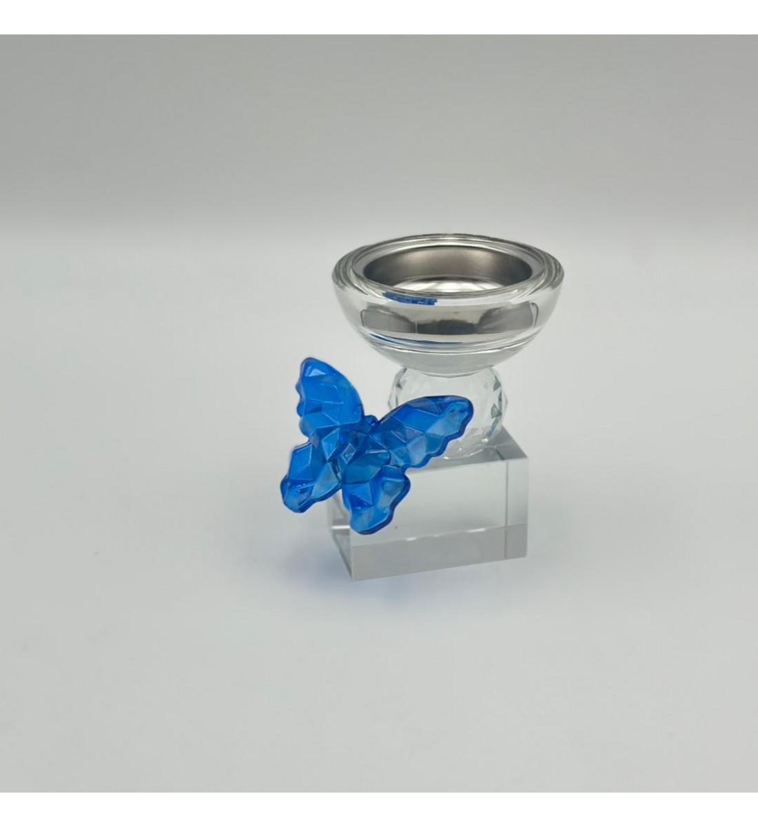 مبخرة ديكورية فاخرة بتصميم أنيق يجمع بين الكريستال الشفاف والتفاصيل الراقية فراشه زرقاء،10×7×7سم 