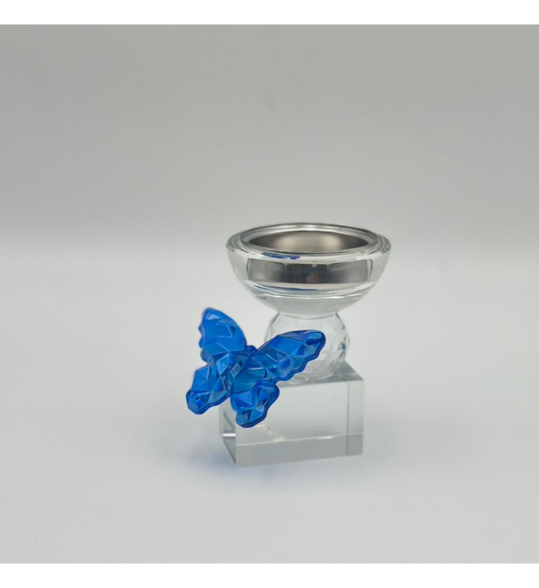 مبخرة ديكورية فاخرة بتصميم أنيق يجمع بين الكريستال الشفاف والتفاصيل الراقية فراشه زرقاء،10×7×7سم 