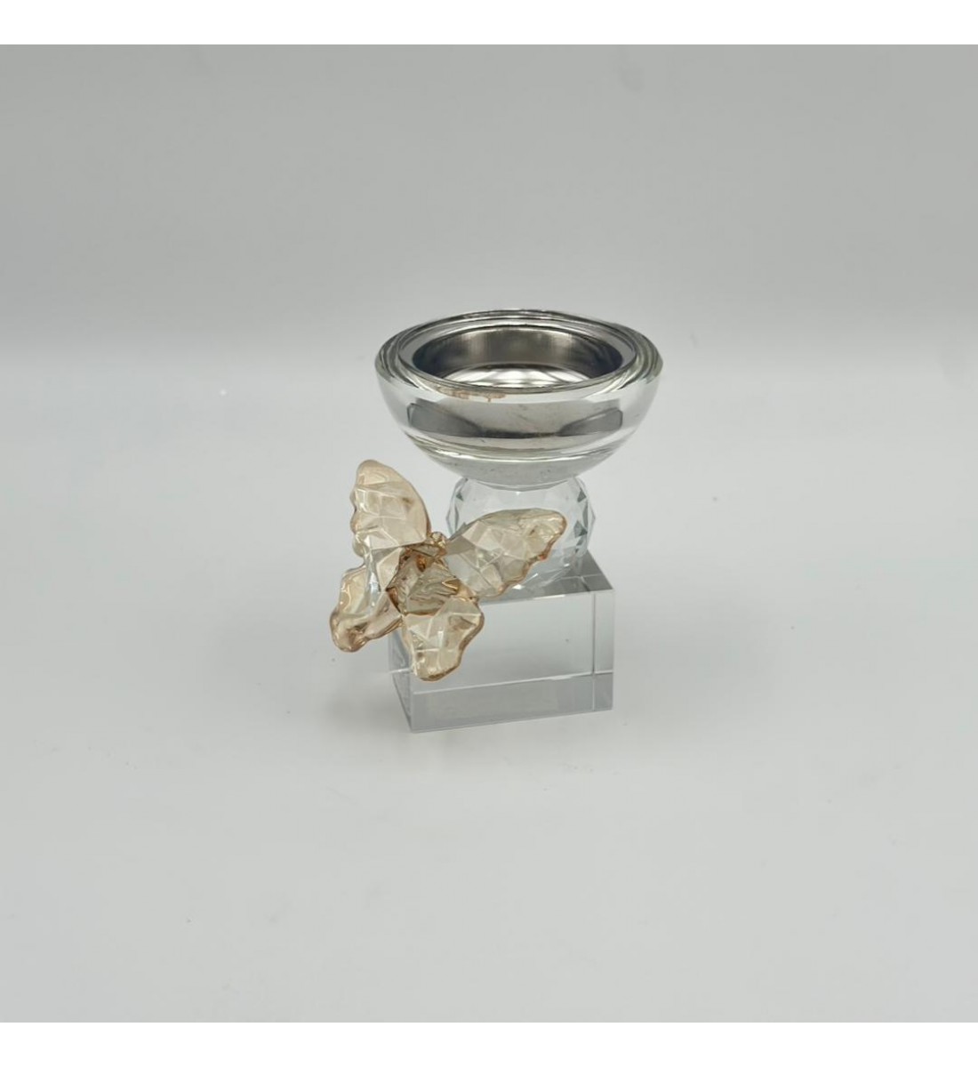 مبخرة ديكورية فاخرة بتصميم أنيق يجمع بين الكريستال الشفاف والتفاصيل الراقية فراشه ذهبي ،10×7×7سم 